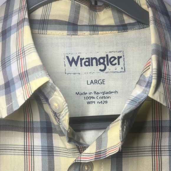 Wrangler short sleeve button up shirt - Picture 2 of 6